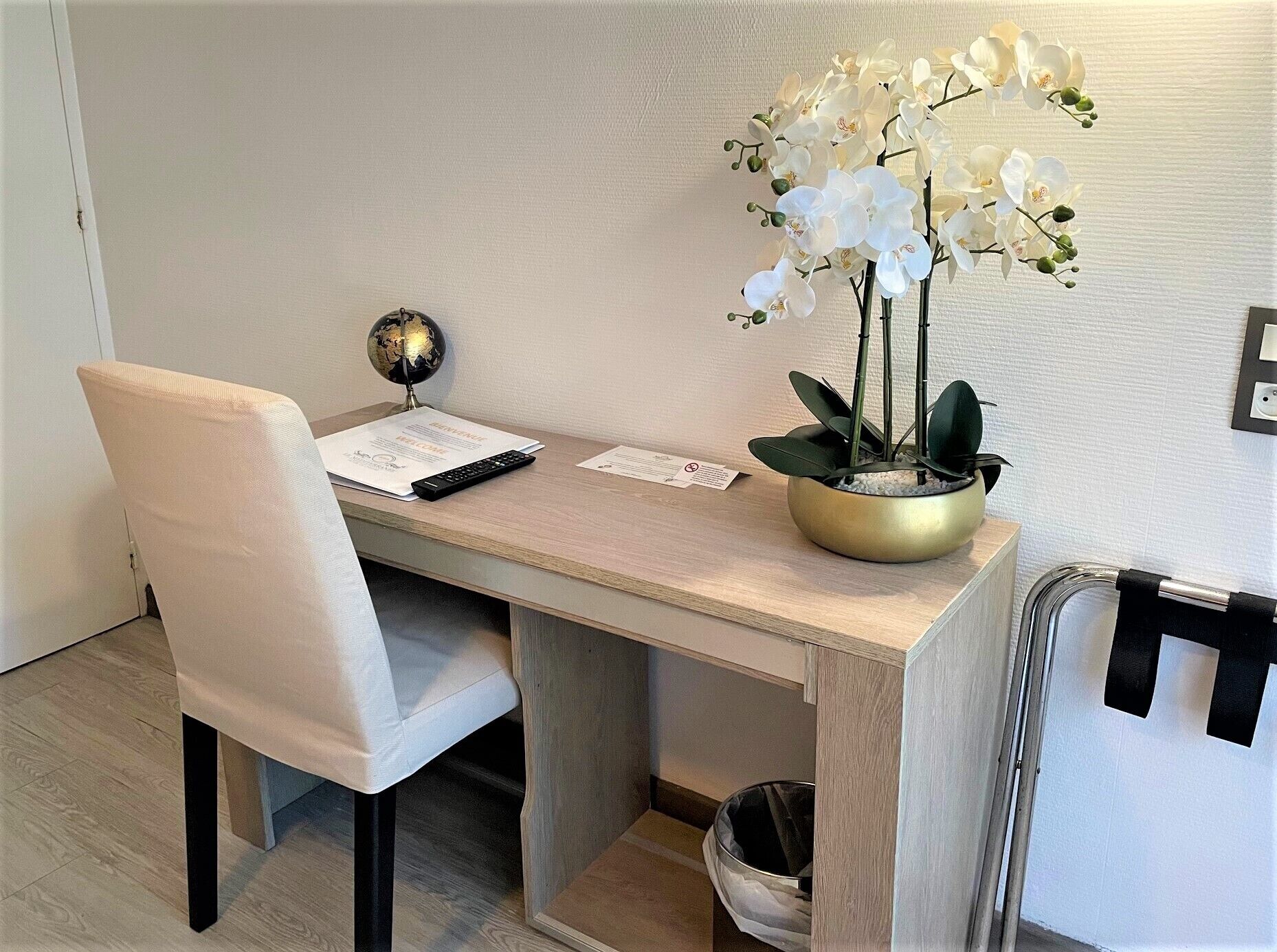 superior double room, 1 double bed (double superieur) | 1 bedroom, individually decorated, desk, laptop workspace