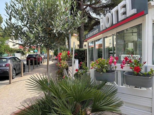 Front of property - Le Mediterranée (Hyères)