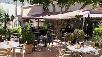 French cuisine, al fresco dining