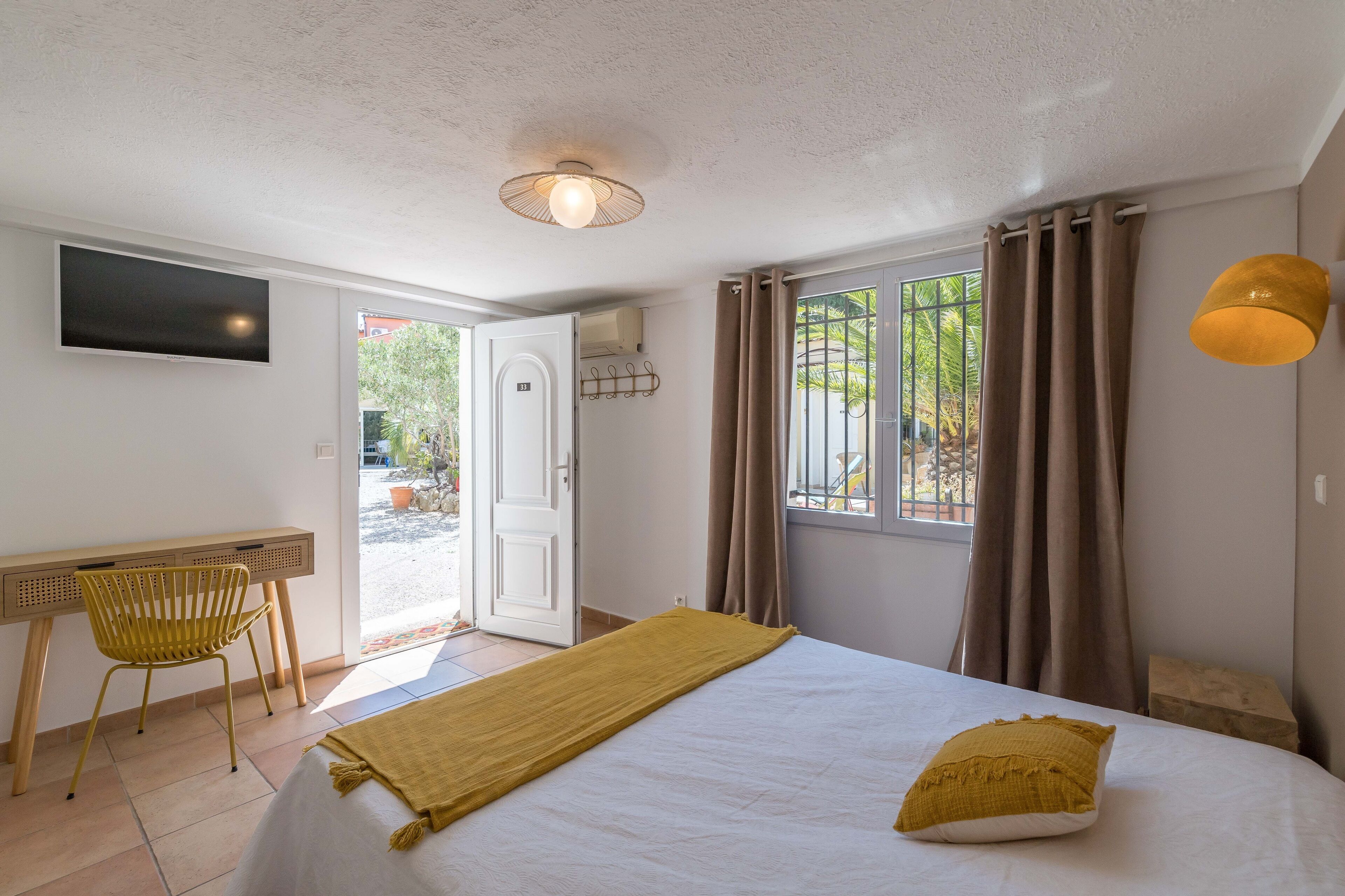 double room, garden view | premium bedding, in-room safe, individually decorated, desk