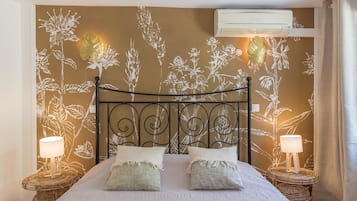 Junior Suite, Garden View | Premium bedding, in-room safe, individually decorated, desk