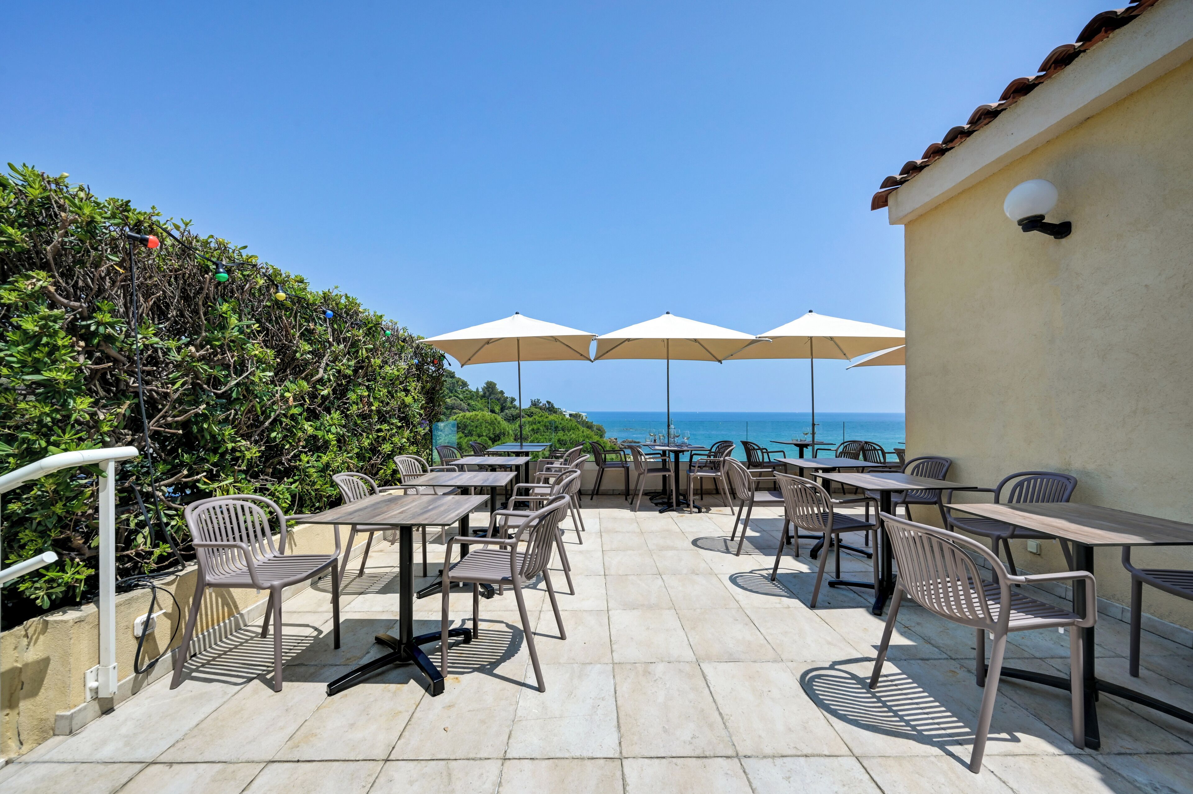 Serveert ontbijt en diner, zeezicht 