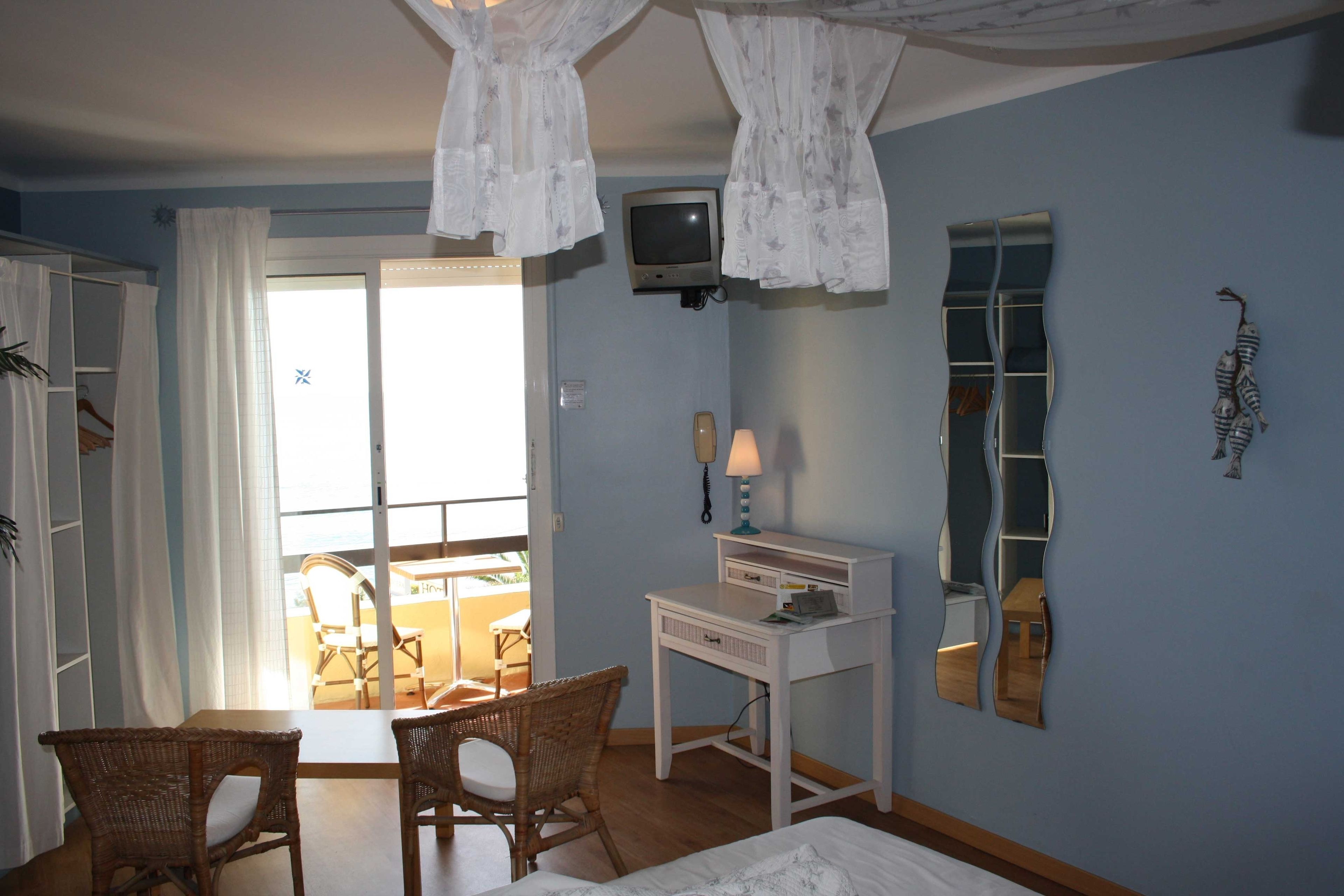 family suite, sea view | premium bedding, in-room safe, individually decorated, desk