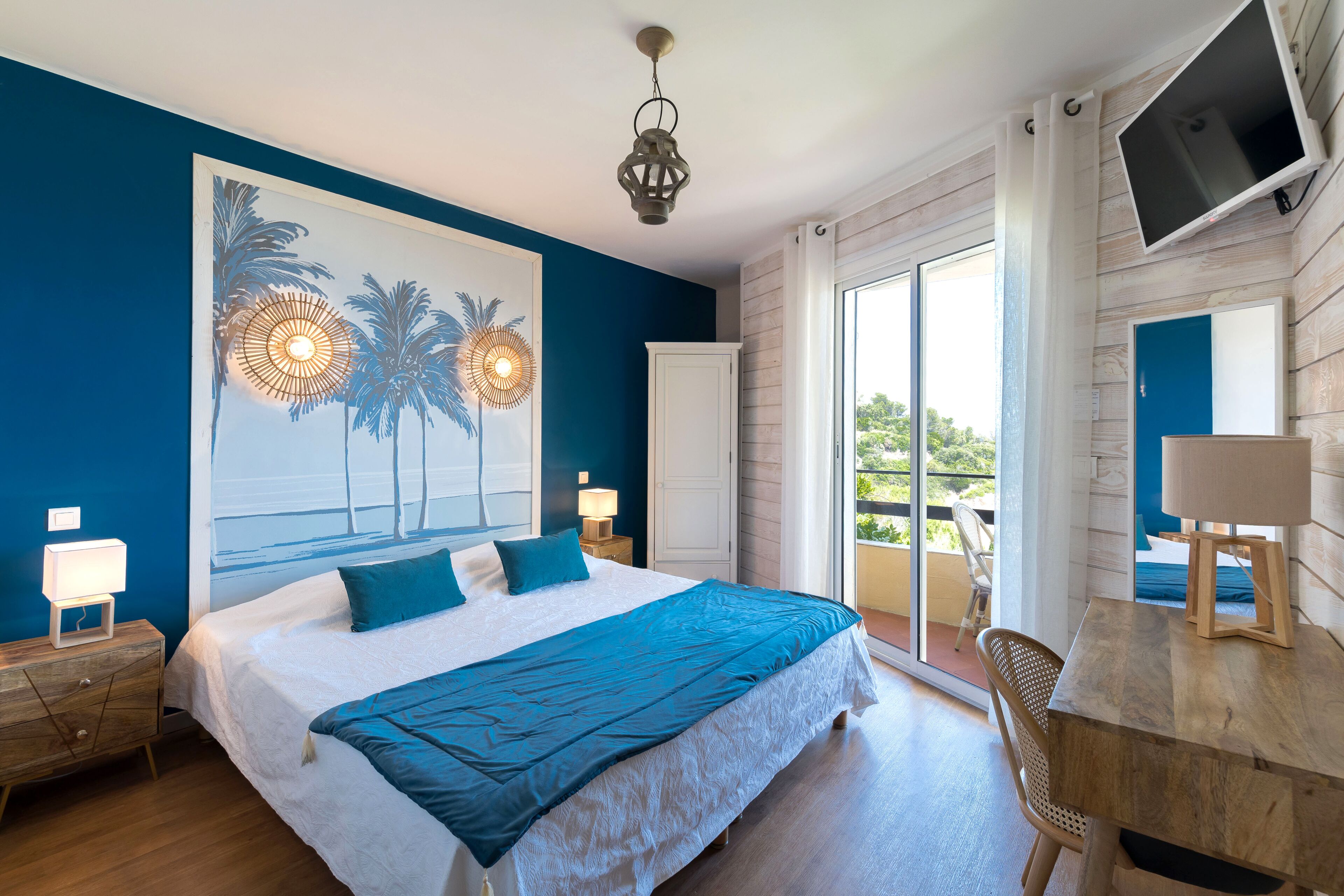 Superior dubbelrum - havsutsikt | Sängtillbehör av högsta kvalitet och värdeförvaringsskåp på rummet