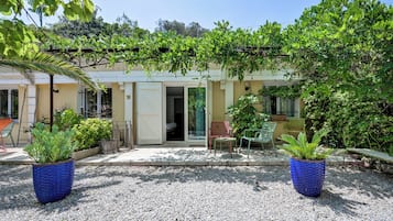 Suite Junior, vue jardin | Literie de qualité supérieure, coffres-forts dans les chambres