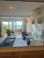 Suite, Jetted Tub | Premium bedding, in-room safe, individually decorated, desk