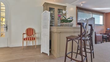 Bar lounge