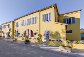 Fachada de la propiedad