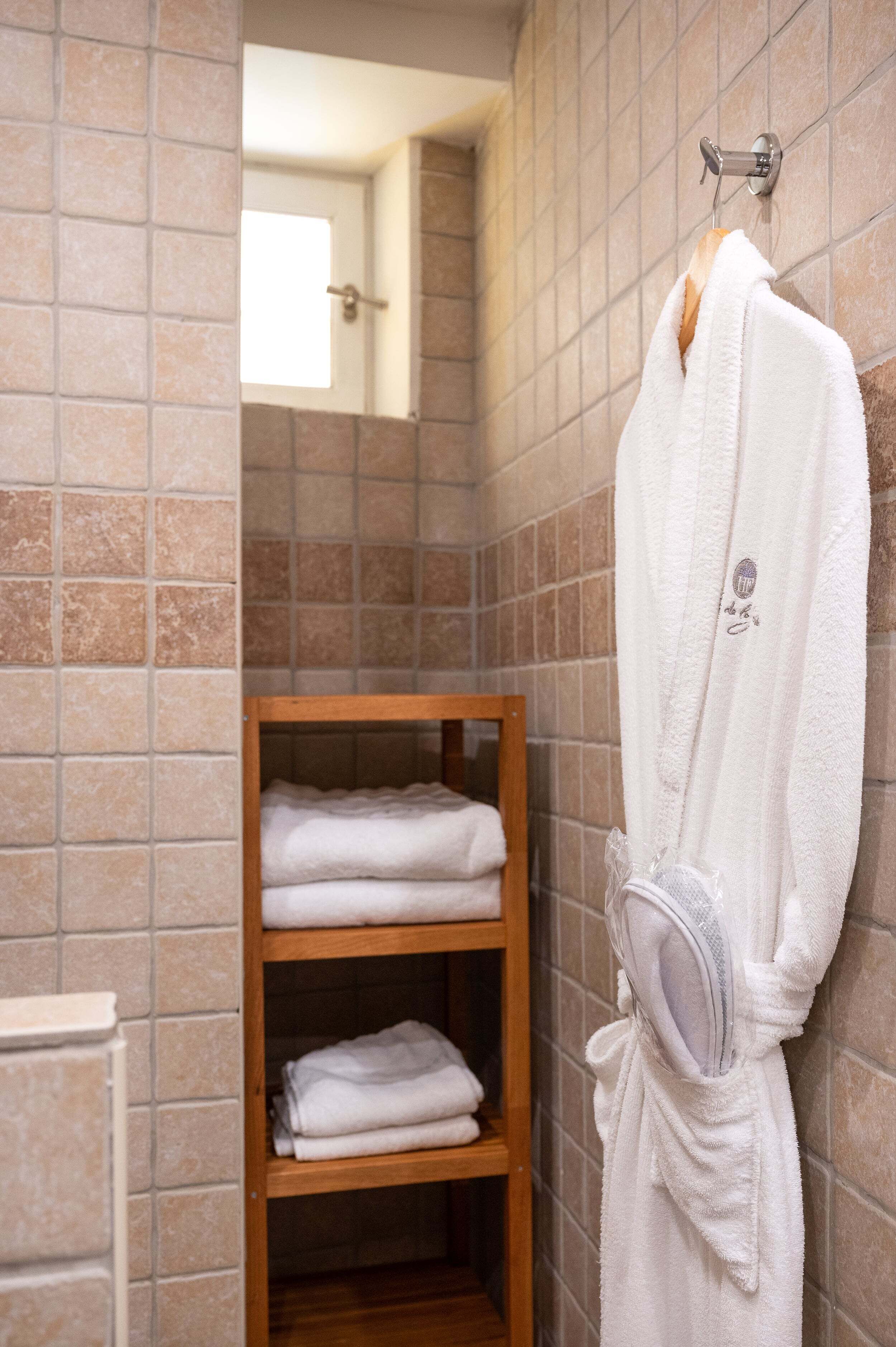 deluxe room | bathroom | free toiletries, hair dryer, dressing gowns, slippers