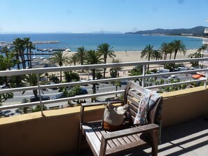 Premium Room, 1 Queen Bed, Non Smoking, Beach View | Balcony view - Hôtel Espadon (Le Lavandou)