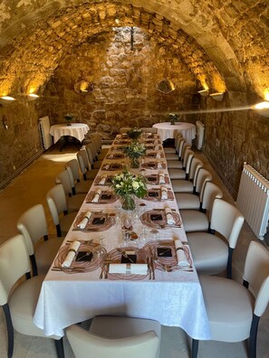 Breakfast, lunch and dinner served  - Le Chateau d'Argens (Les Arcs-sur-Argens)