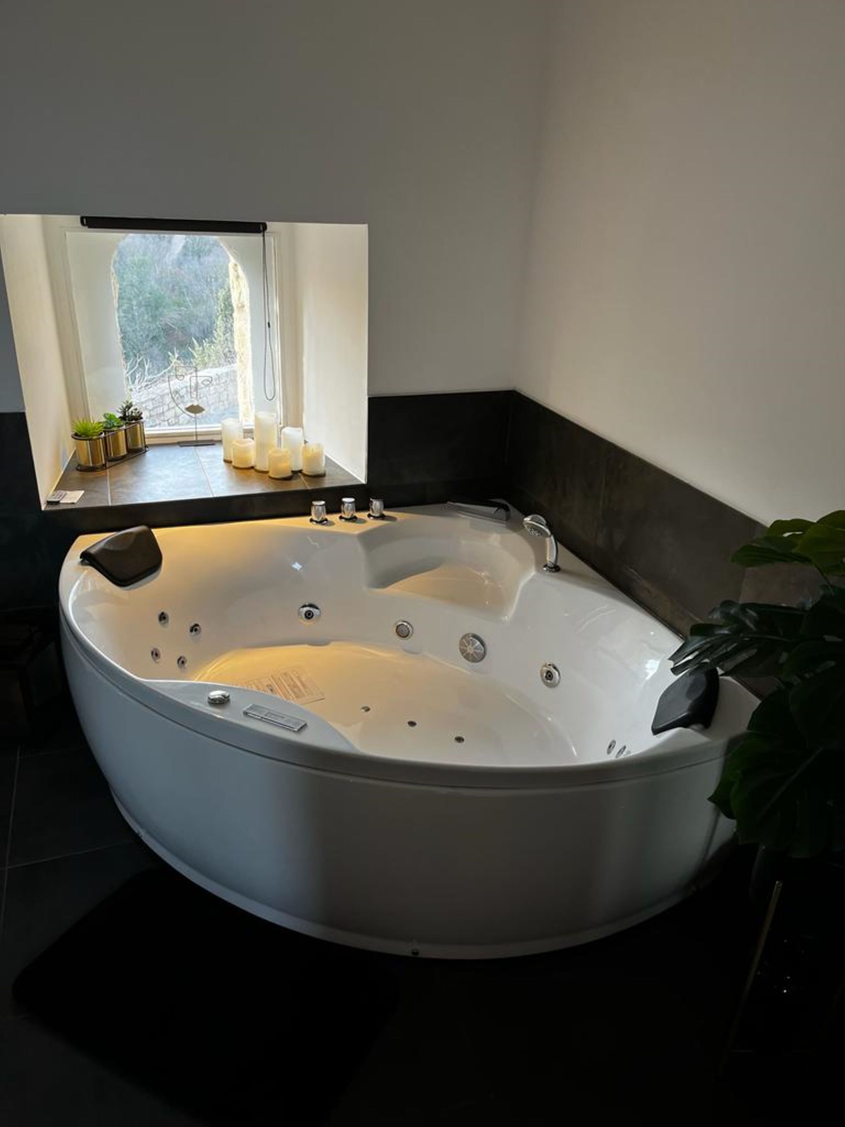 deluxe room | bathroom | designer toiletries, hair dryer, bathrobes, towels