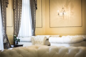 Sala de estar en el lobby