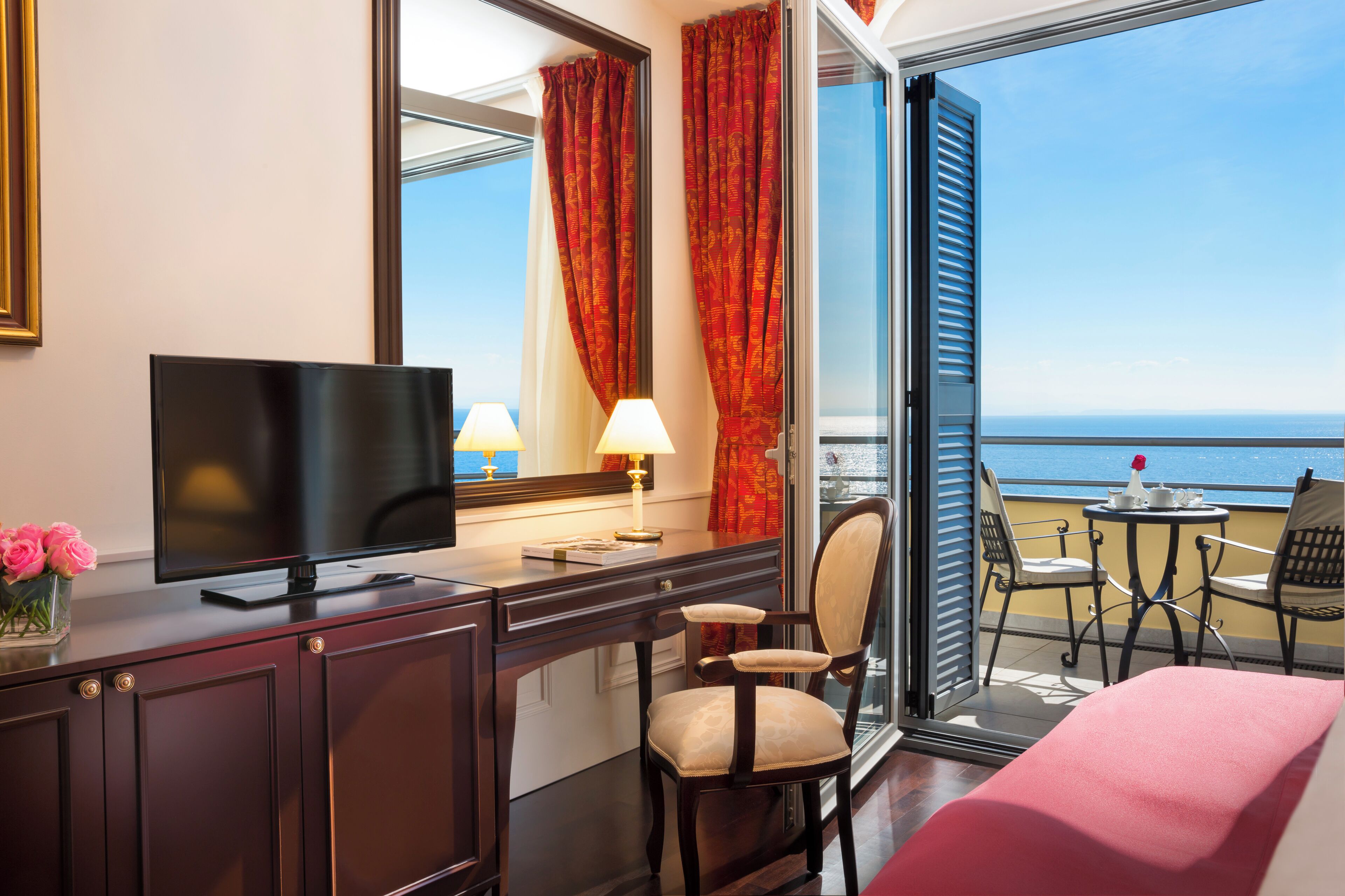 superior double room, sea view | 1 bedroom, minibar, in-room safe, desk