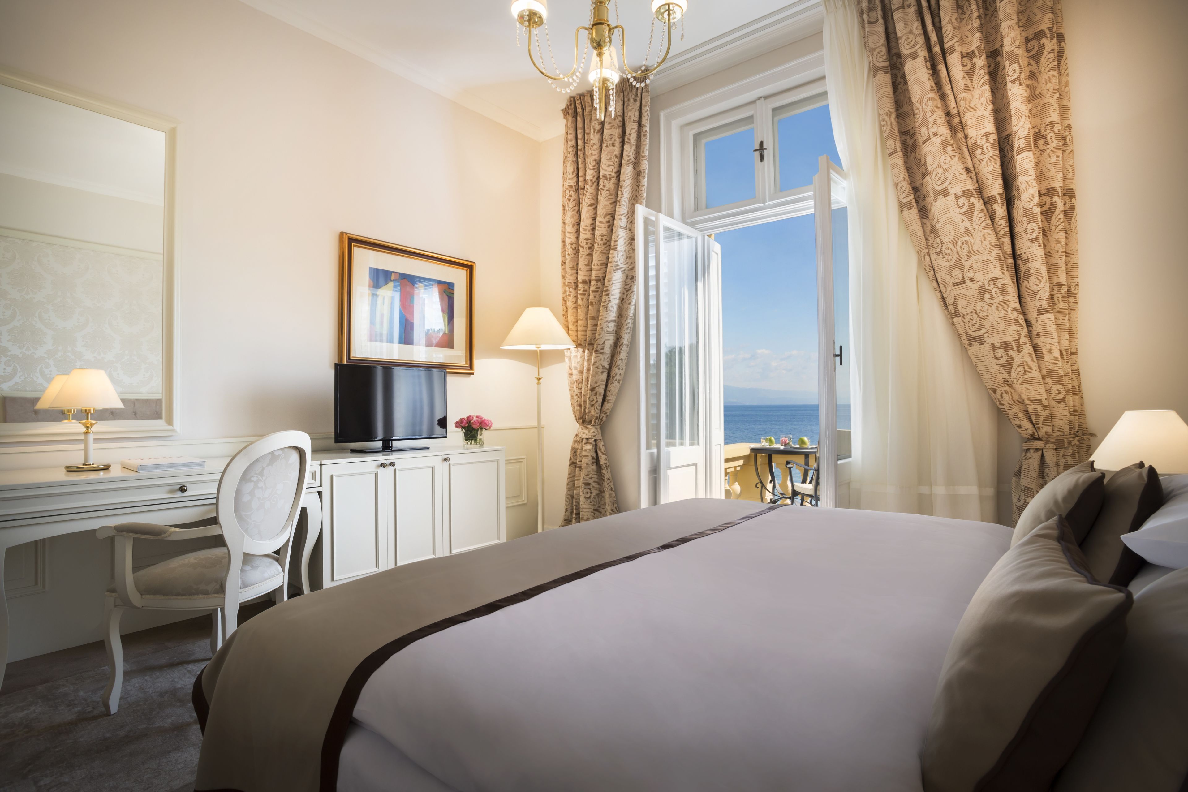 superior double room, sea view | 1 bedroom, minibar, in-room safe, desk