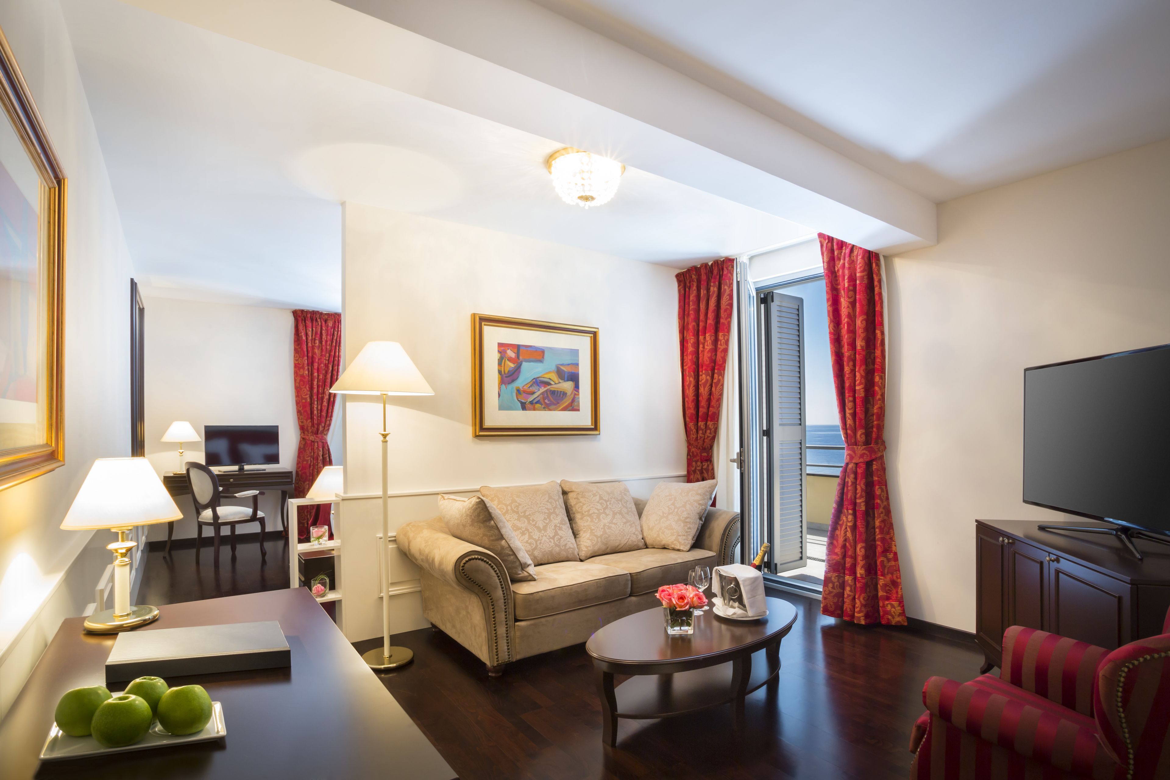 suite | living area | lcd tv