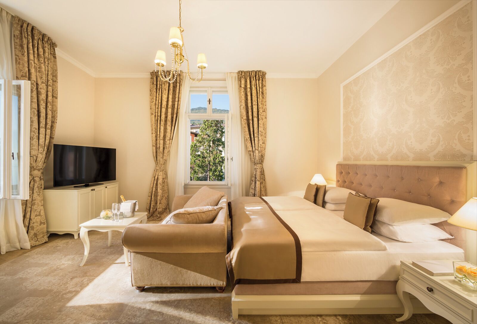 Junior Suite | Minibar, in-room safe, desk, free WiFi