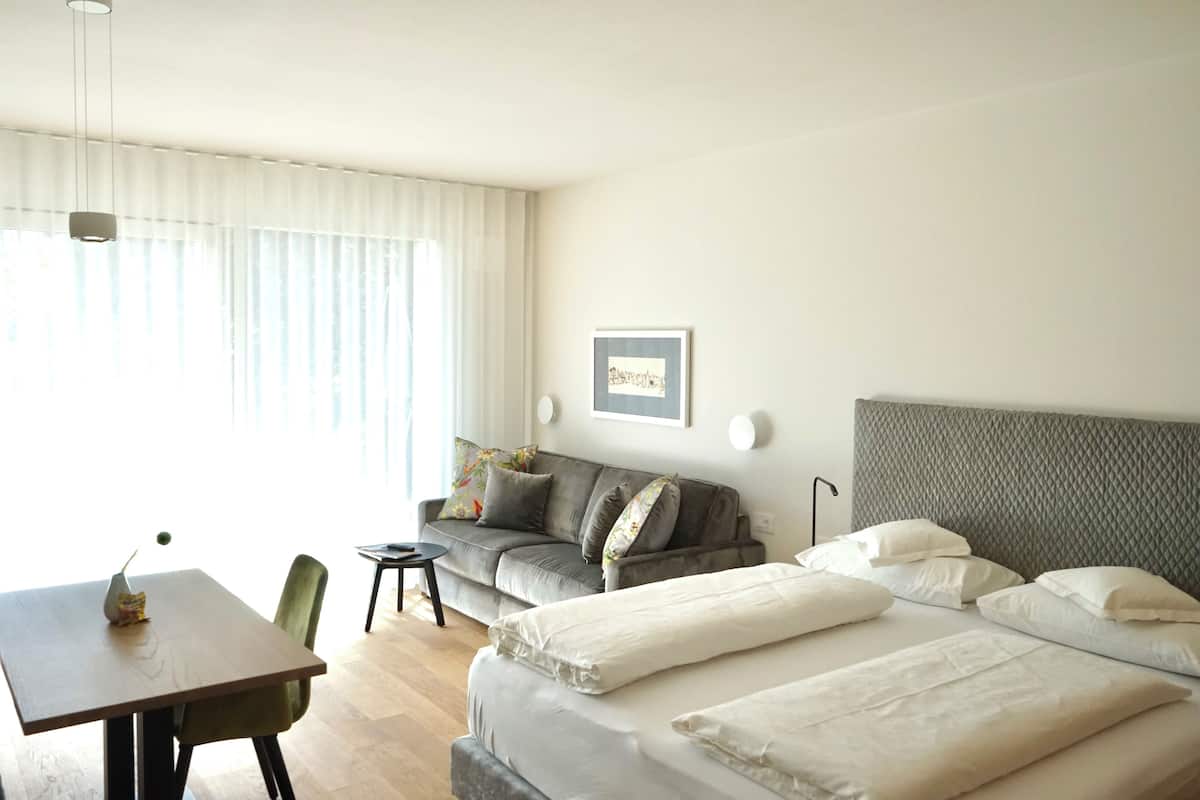 Premium bedding, down duvets, in-room safe, individually furnished