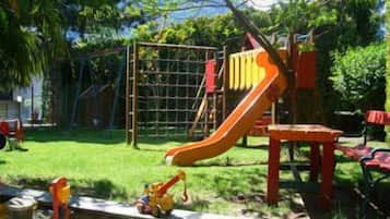 Área de juegos infantiles al aire libre