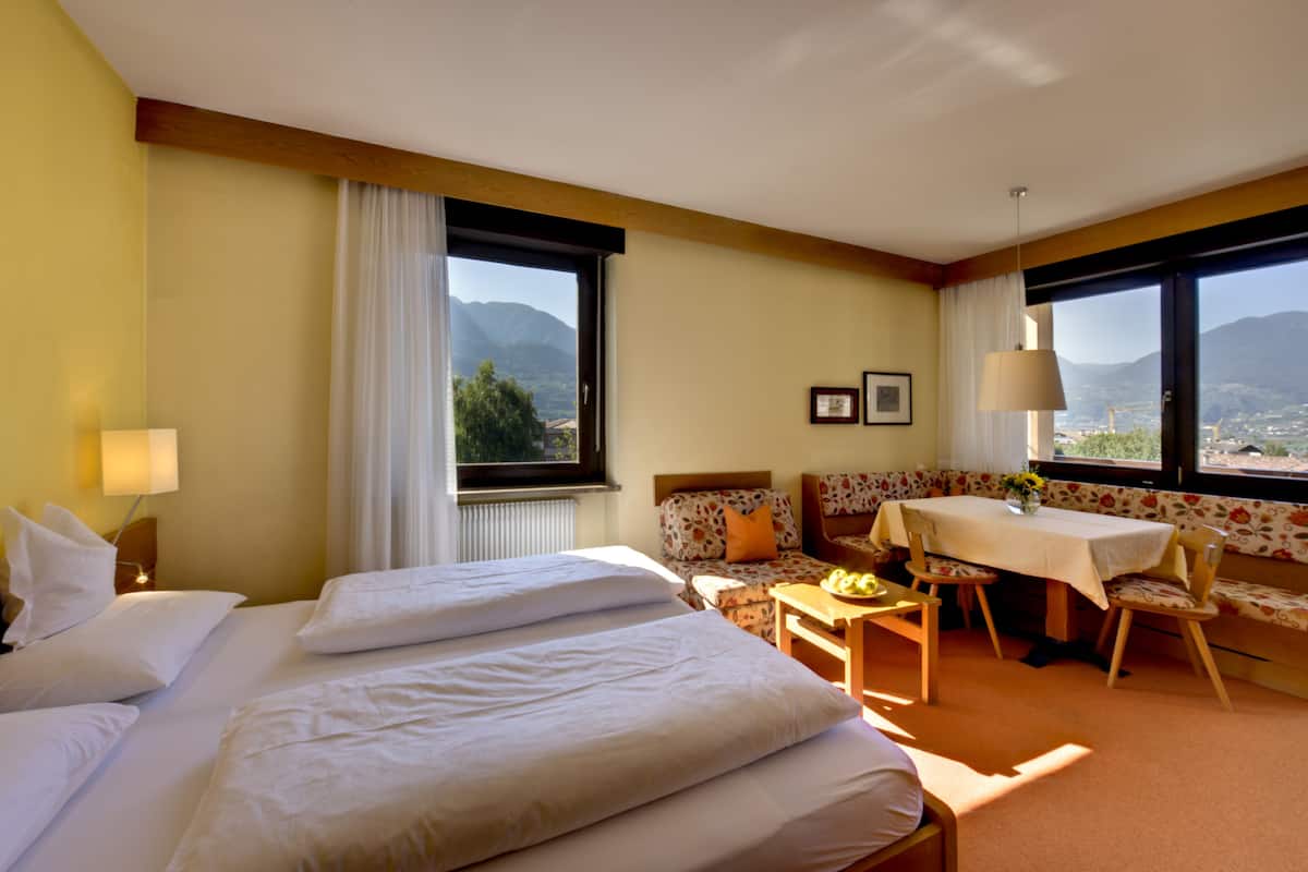 Premium bedding, down duvets, in-room safe, individually furnished