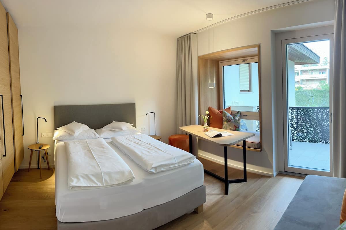 Premium bedding, down duvets, in-room safe, individually furnished