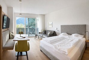 Luxe beddengoed, donzen dekbedden, een kluis op de kamer