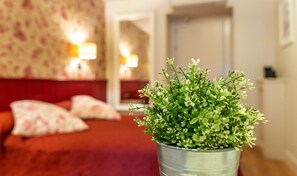 Habitación urbana con 1 cama matrimonial o 2 individuales | 1 habitación, cortinas blackout, insonorización y wifi gratis