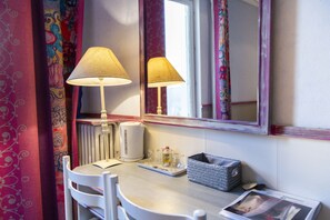 Habitación triple Confort | Insonorización, tabla de planchar con plancha y wifi gratis 