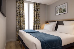 Phòng Suite Junior | Minibar, két bảo mật tại phòng, bàn, phòng cách âm