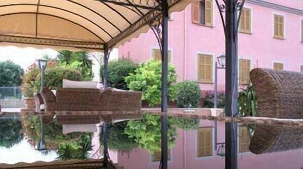 Gazebo - Arco di Travertino (Rome)