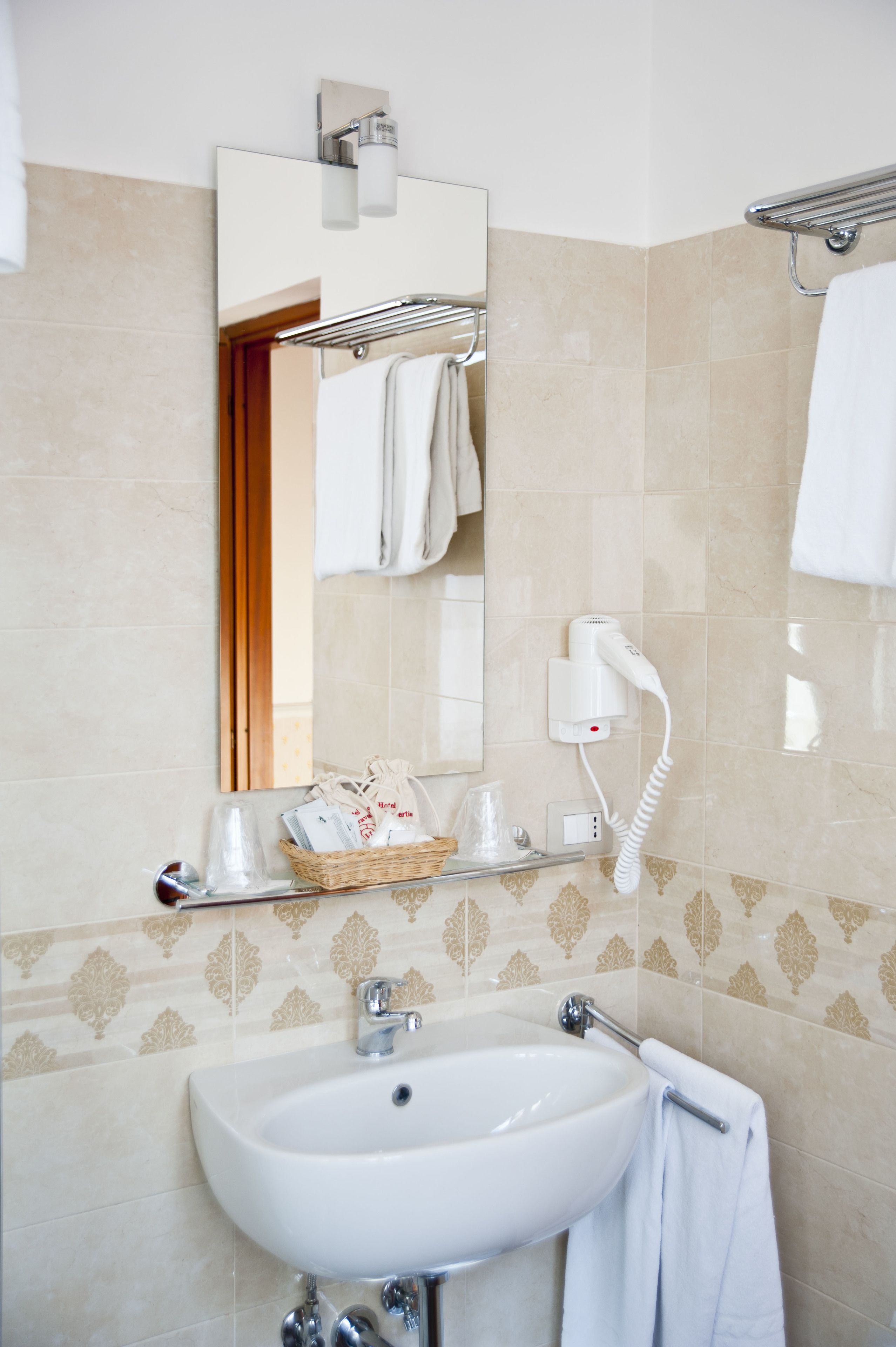 double room | bathroom | shower, free toiletries, hair dryer, slippers