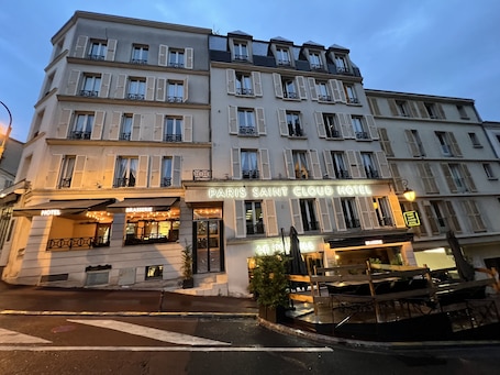Front of property. Paris Saint-Cloud Hôtel