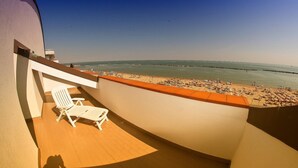 A balcony with a view of a beach. - Alba d'Oro (Bellaria-Igea Marina)