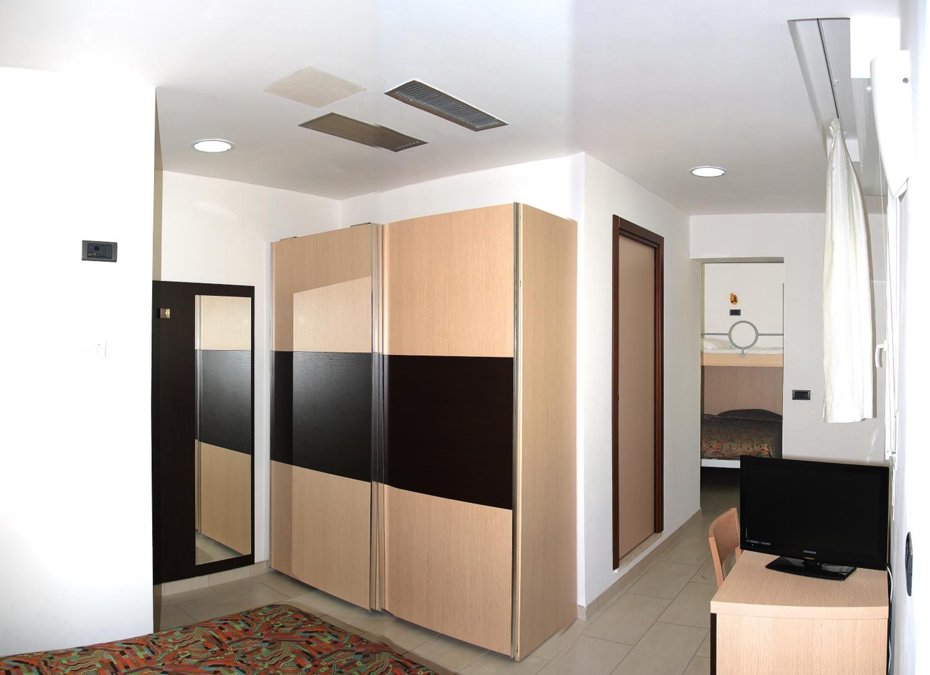 in-room safe, desk, cots/infant beds, rollaway beds