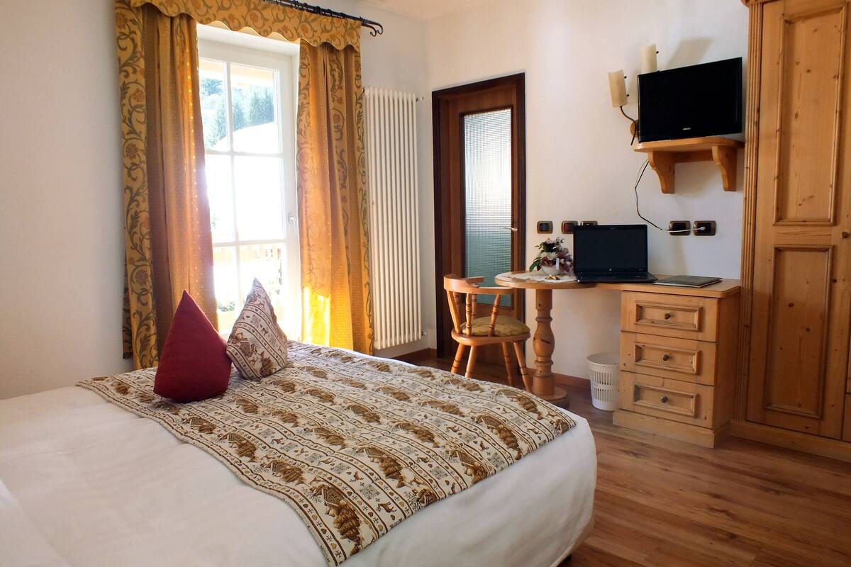Comfort Double or Twin Room | Frette Italian sheets, down comforters, Select Comfort beds, minibar