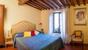 Escritorio, cunas, camas plegables/adicionales y wifi gratis 