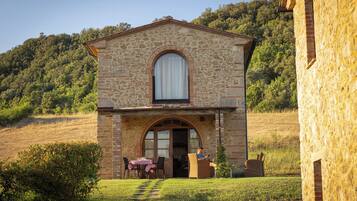 1 bedroom, pillow-top beds, individually furnished, bed sheets