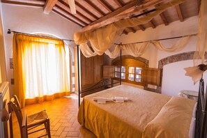 1 bedroom, pillow-top beds, individually furnished, bed sheets