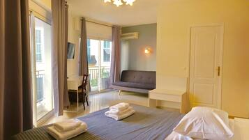 Coffres-forts dans les chambres, bureau, lits bébé (gratuits)