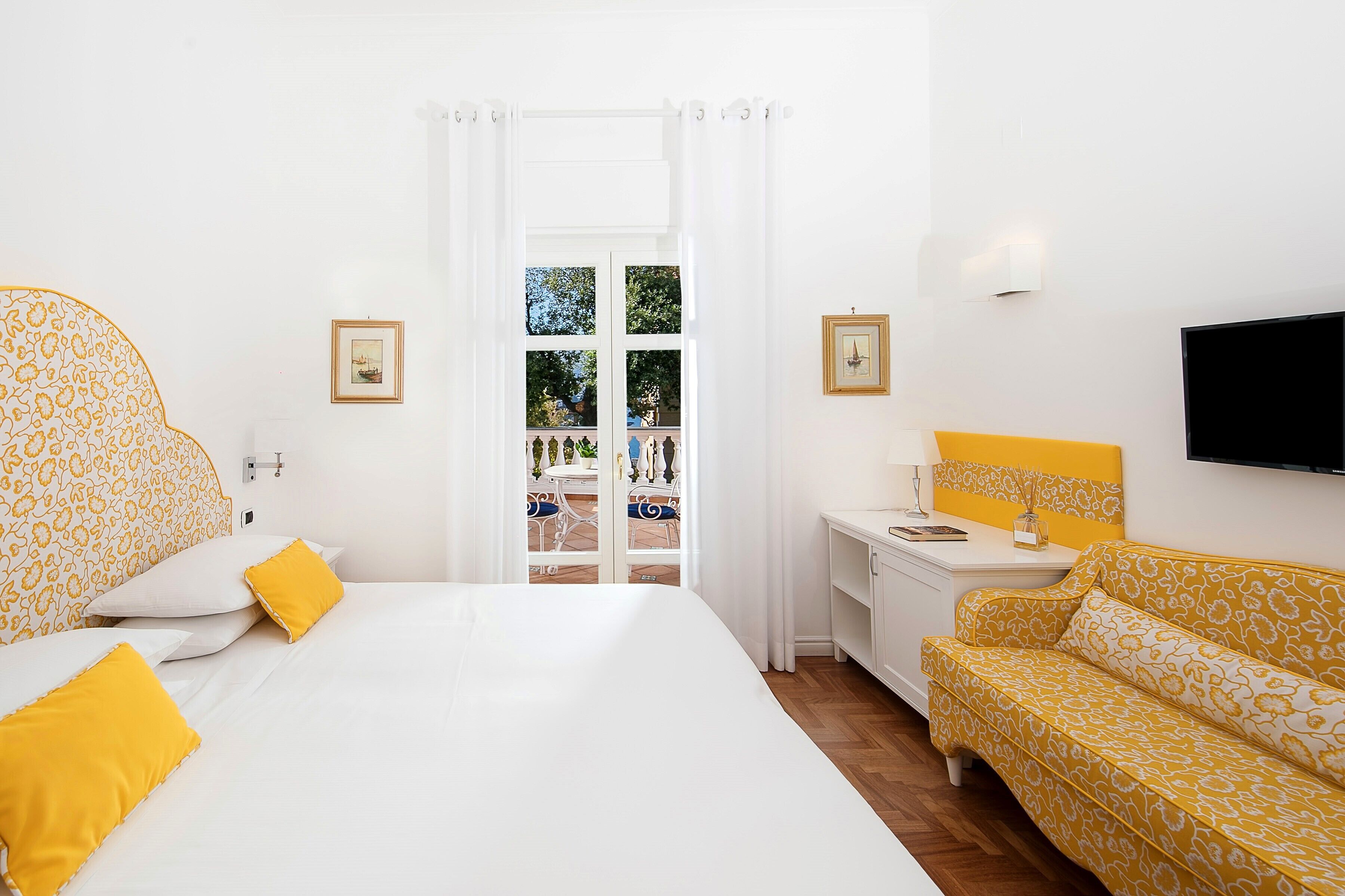 Ropa de cama de alta calidad y minibar 