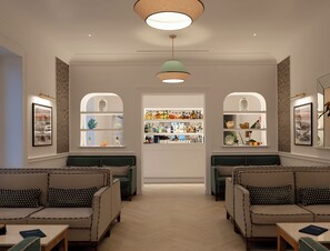 ฝ่ายต้อนรั  บ