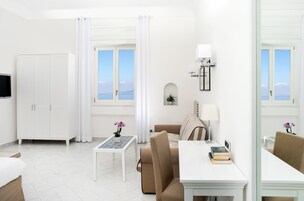 Junior Room, Sea View | Premium bedding, minibar, in-room safe, desk