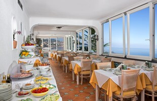 Sudah termasuk sarapan prasmanan setiap hari