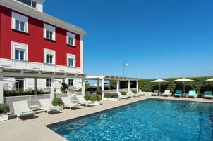 Outdoor pool, open 9:00 AM to 7:00 PM, pool umbrellas, pool loungers