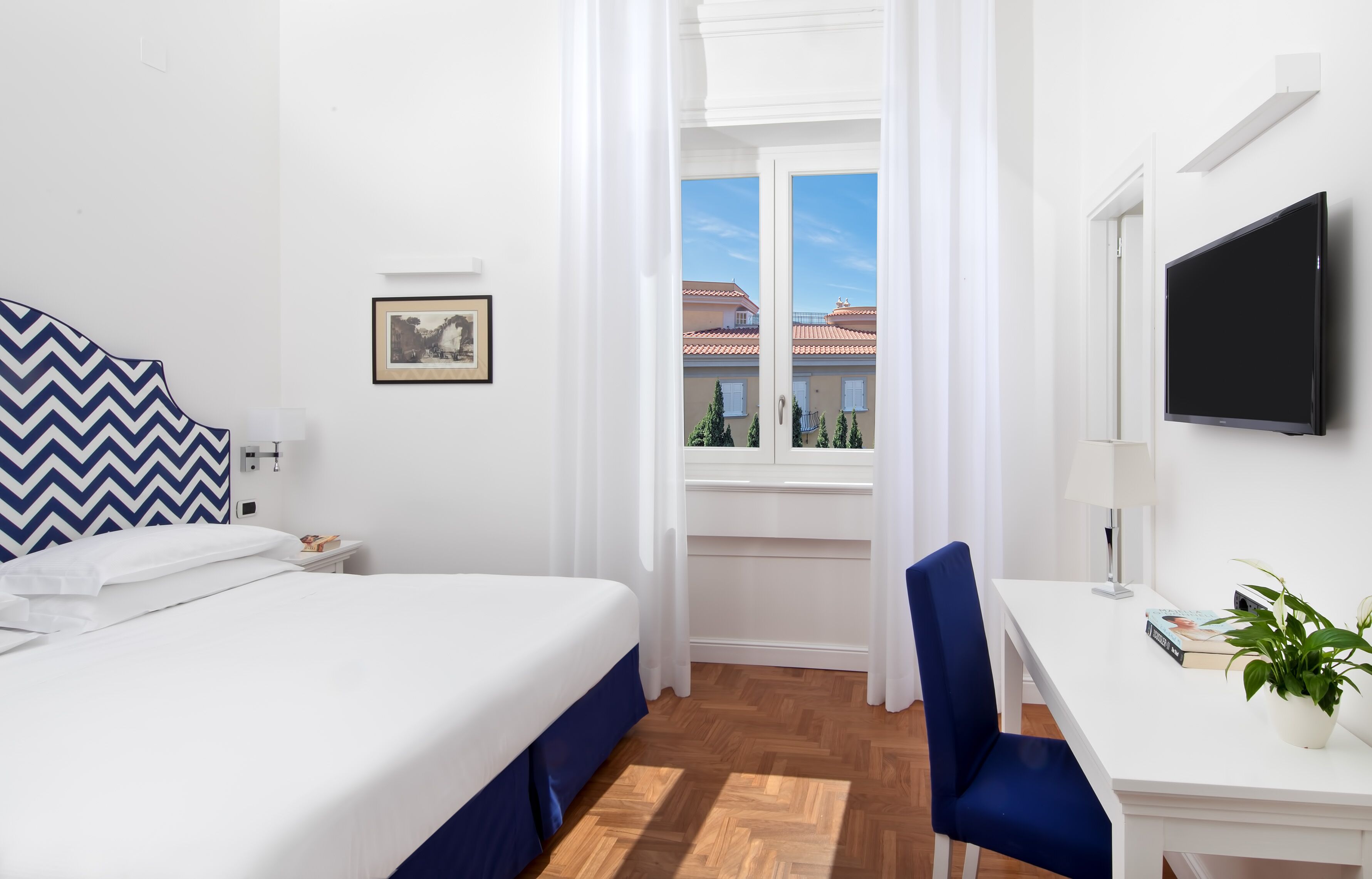 Ropa de cama de alta calidad y minibar 