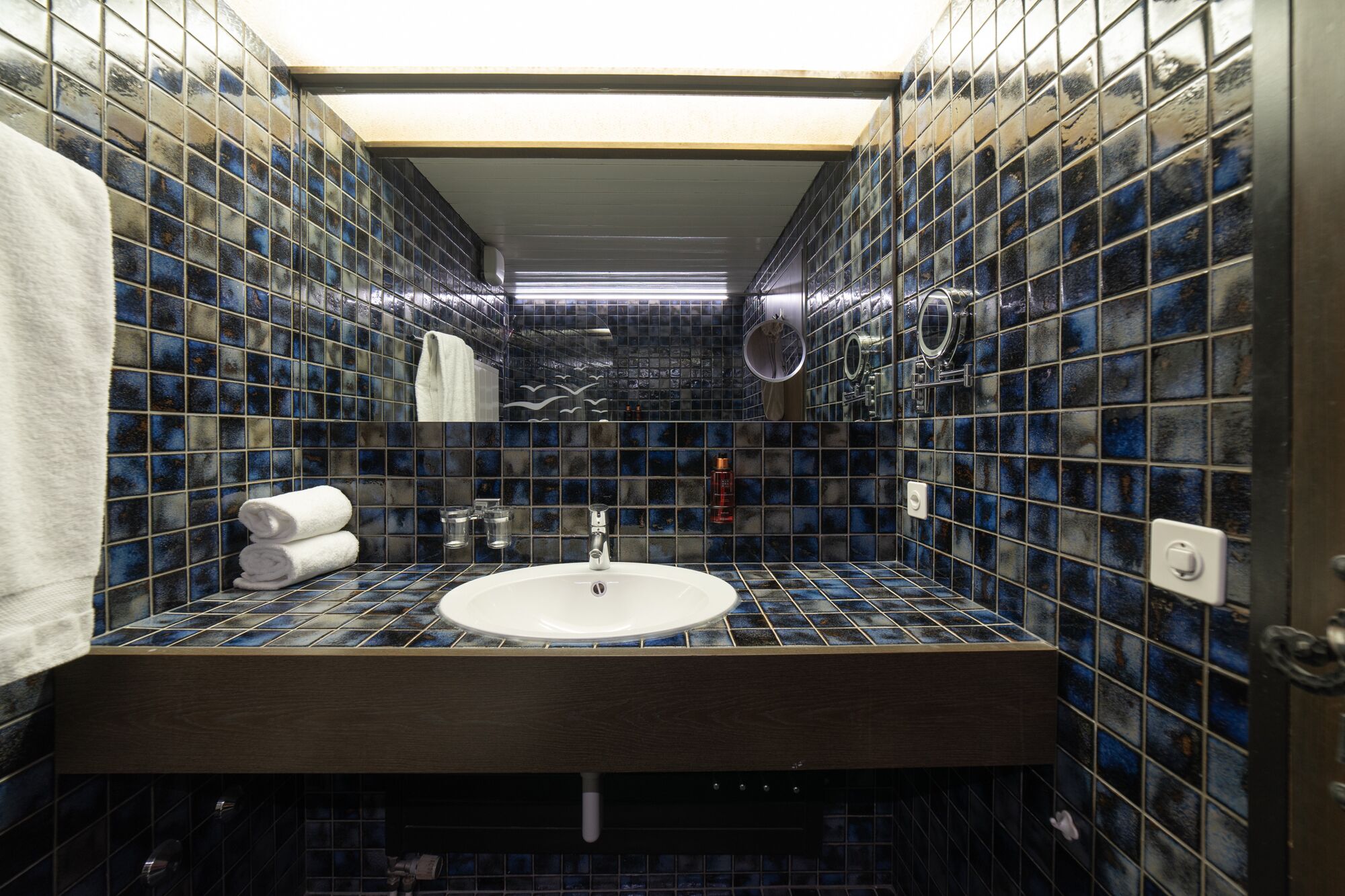 double room (churfirsten) | bathroom | combined shower/bathtub, deep-soaking bathtub, hair dryer, towels