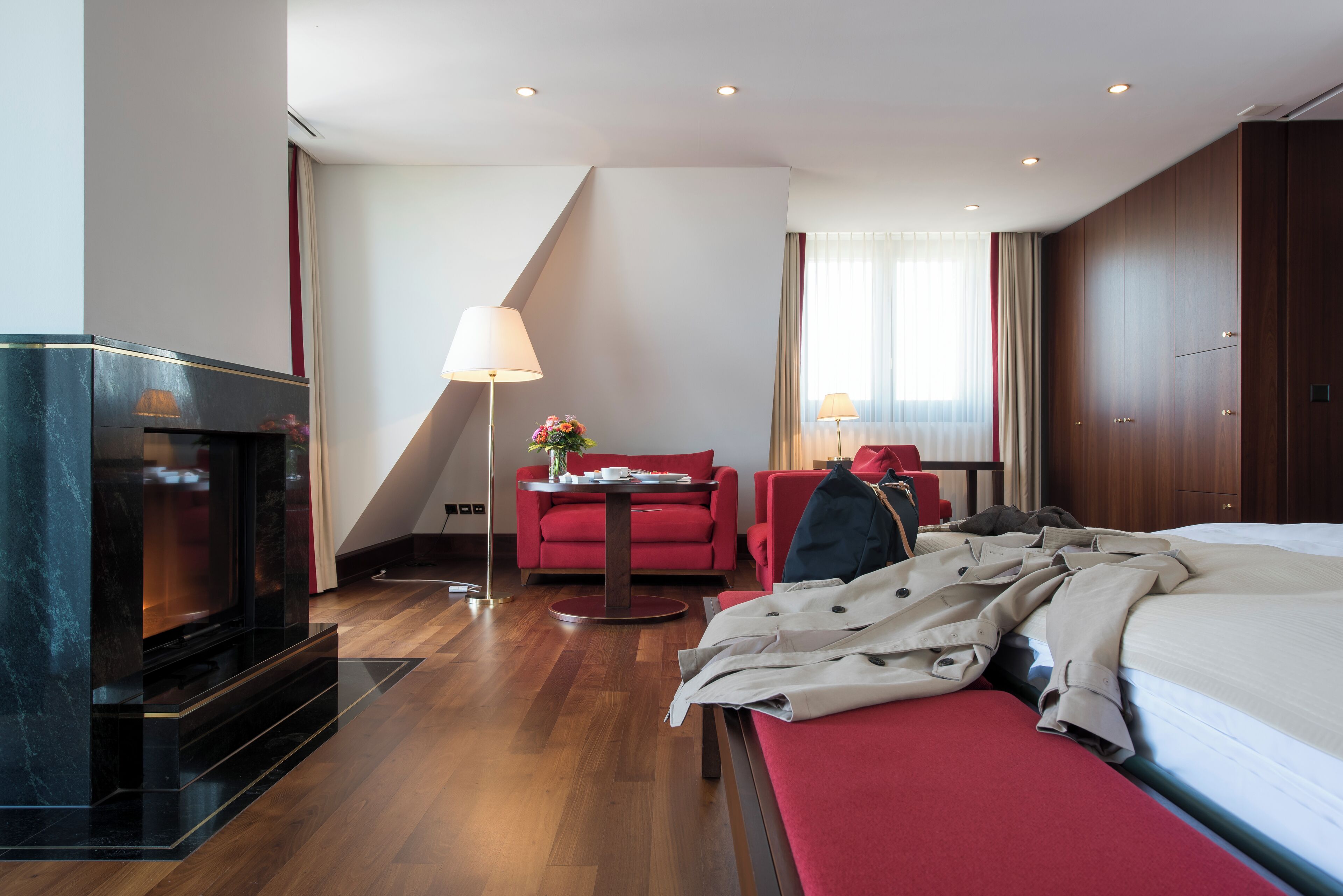 Suite, eingeschränkter Seeblick | Allergikerbettwaren, Minibar, Zimmersafe, Schreibtisch