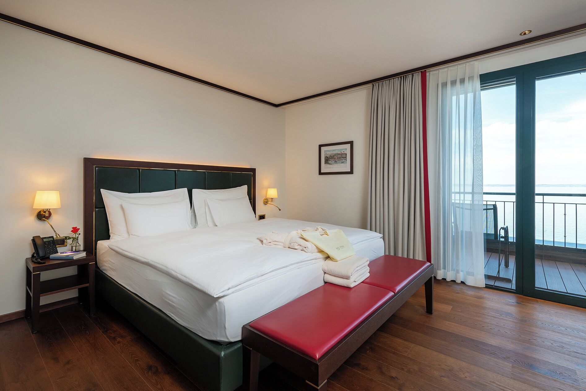 Ropa de cama hipoalergénica y minibar 