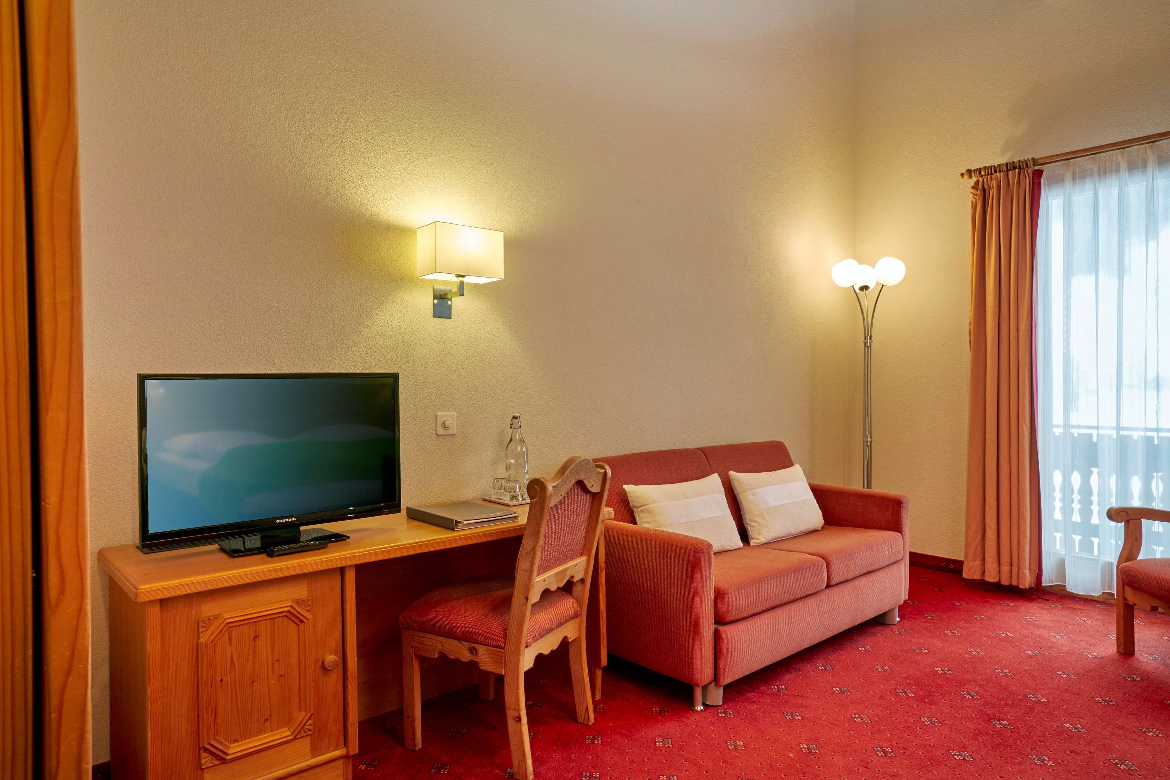 Literie hypoallergénique, coffres-forts dans les chambres, bureau