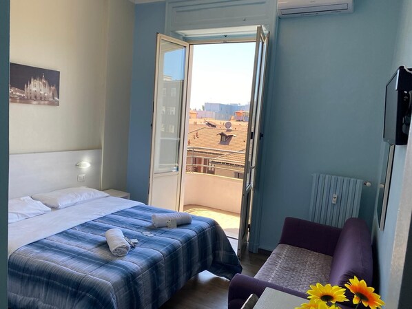 Double Room, Private Bathroom | Egyptian cotton sheets, individually decorated, individually furnished - Hotel Kennedy (Milan)